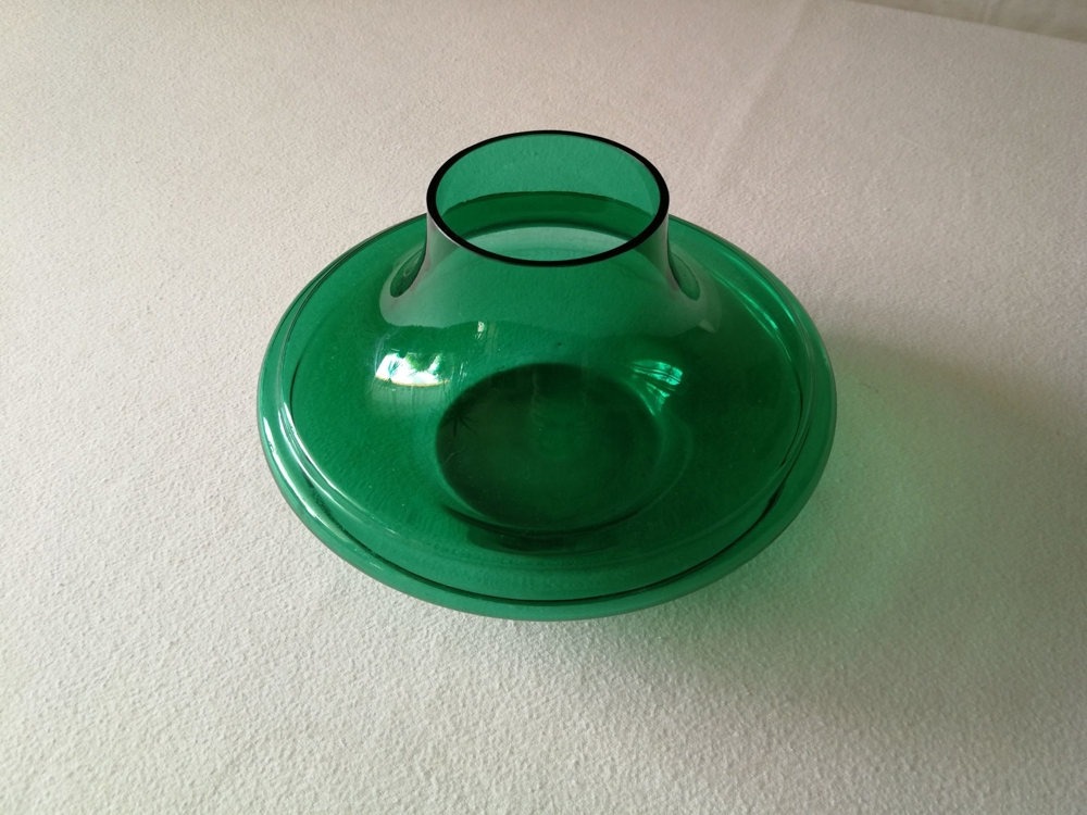 Glas-Vase in grüner Ufo-Form