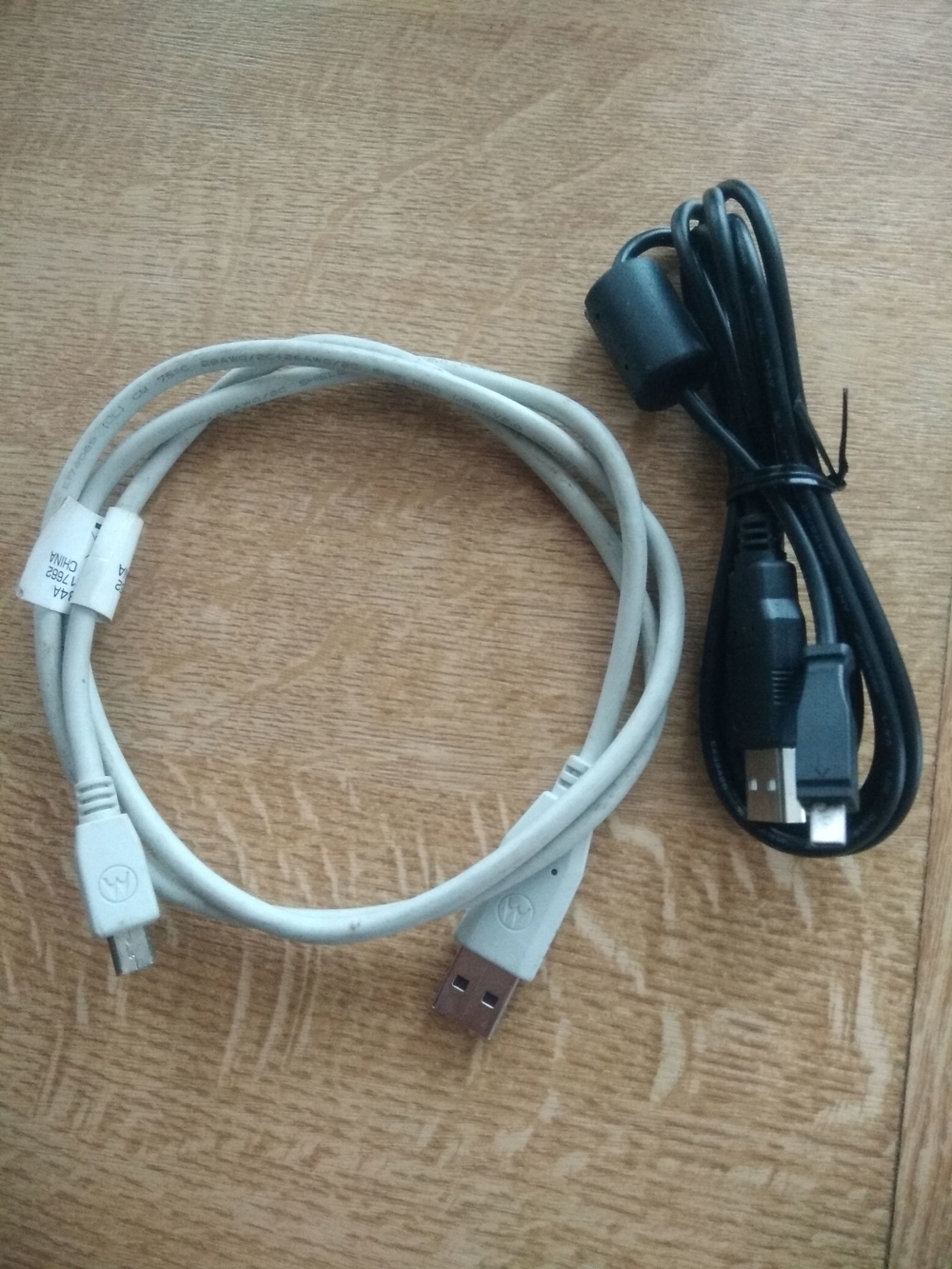 Diverse USB.-Verbindungskabel.