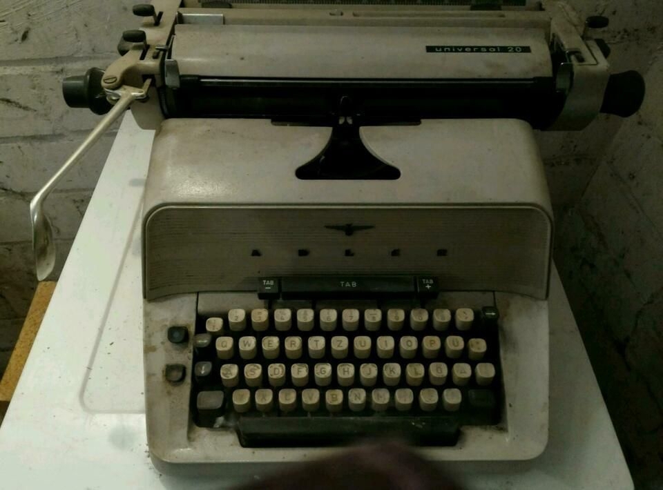 Alte Adler Schreibmaschine