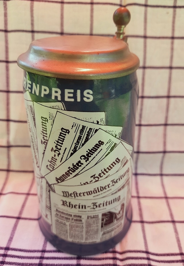 alter Bierkrug mit Zinndeckel Ehrenpreis der Rheinzeitung