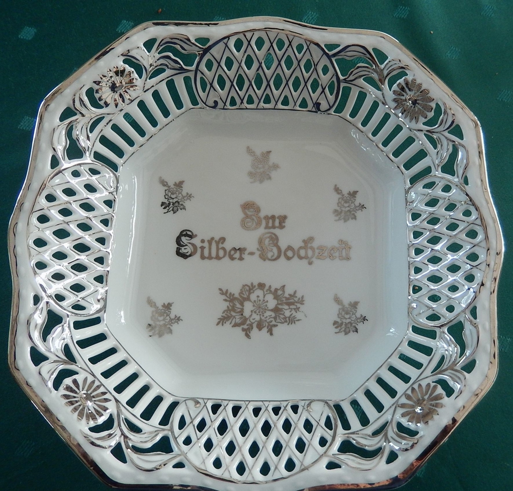 alte Schale / Durchbruchschale "Zur Silber-Hochzeit" ca. 24 x 24 cm - 692.1