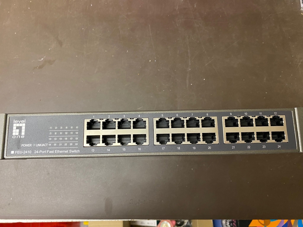 24-Port-Fast-Ethernet-Switch, 19", LevelOne, gebraucht
