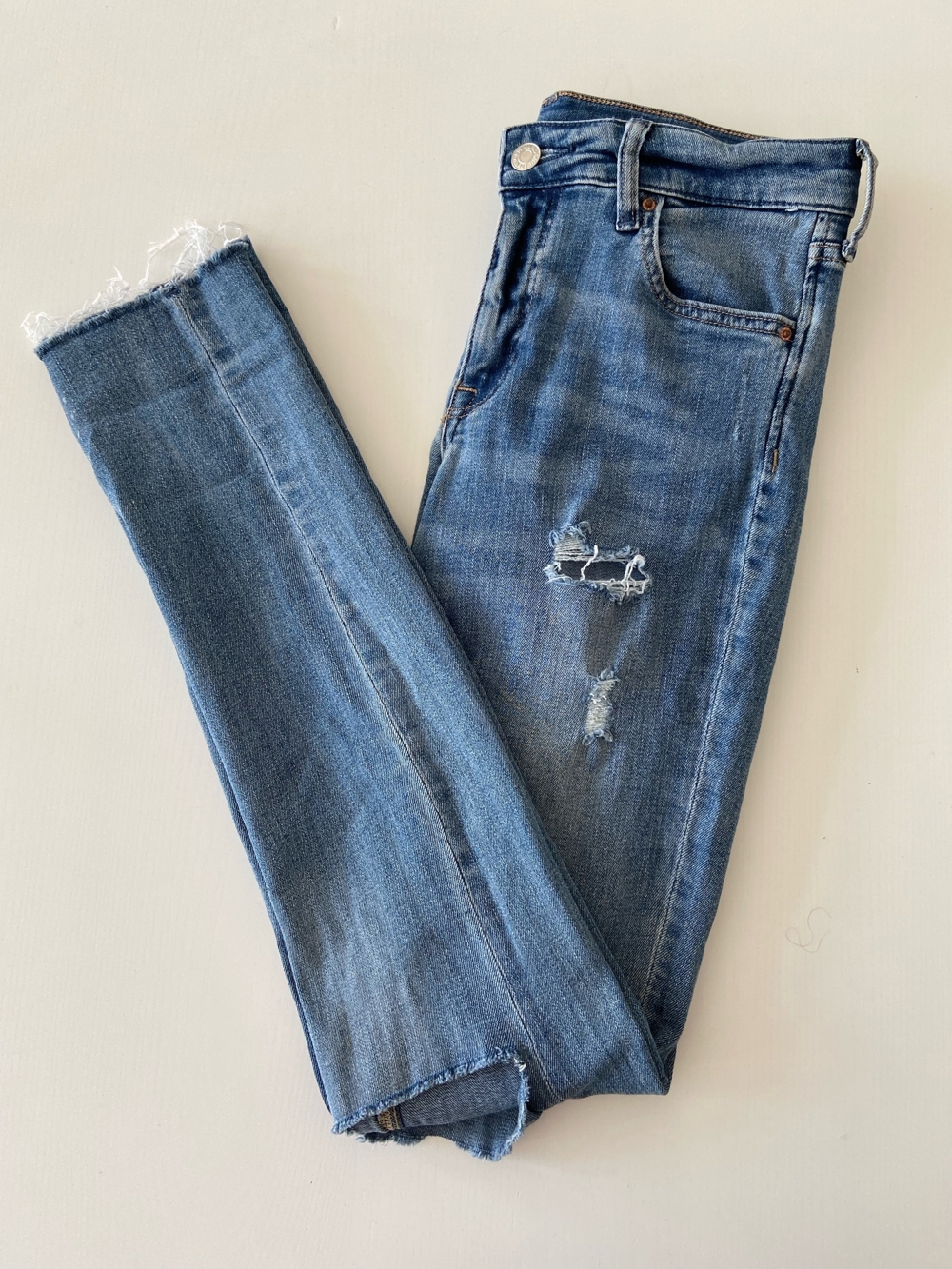 Hellblaue Skinny Jeans, W28