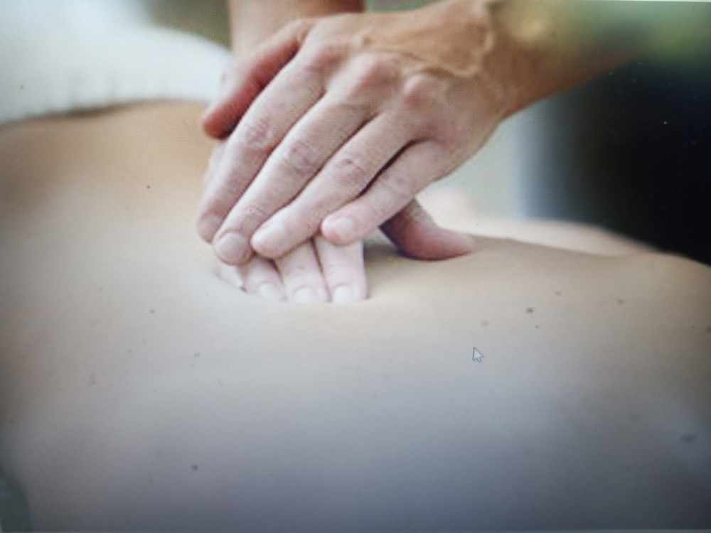 Mobile Wellness-Massage von seriösem Masseur.