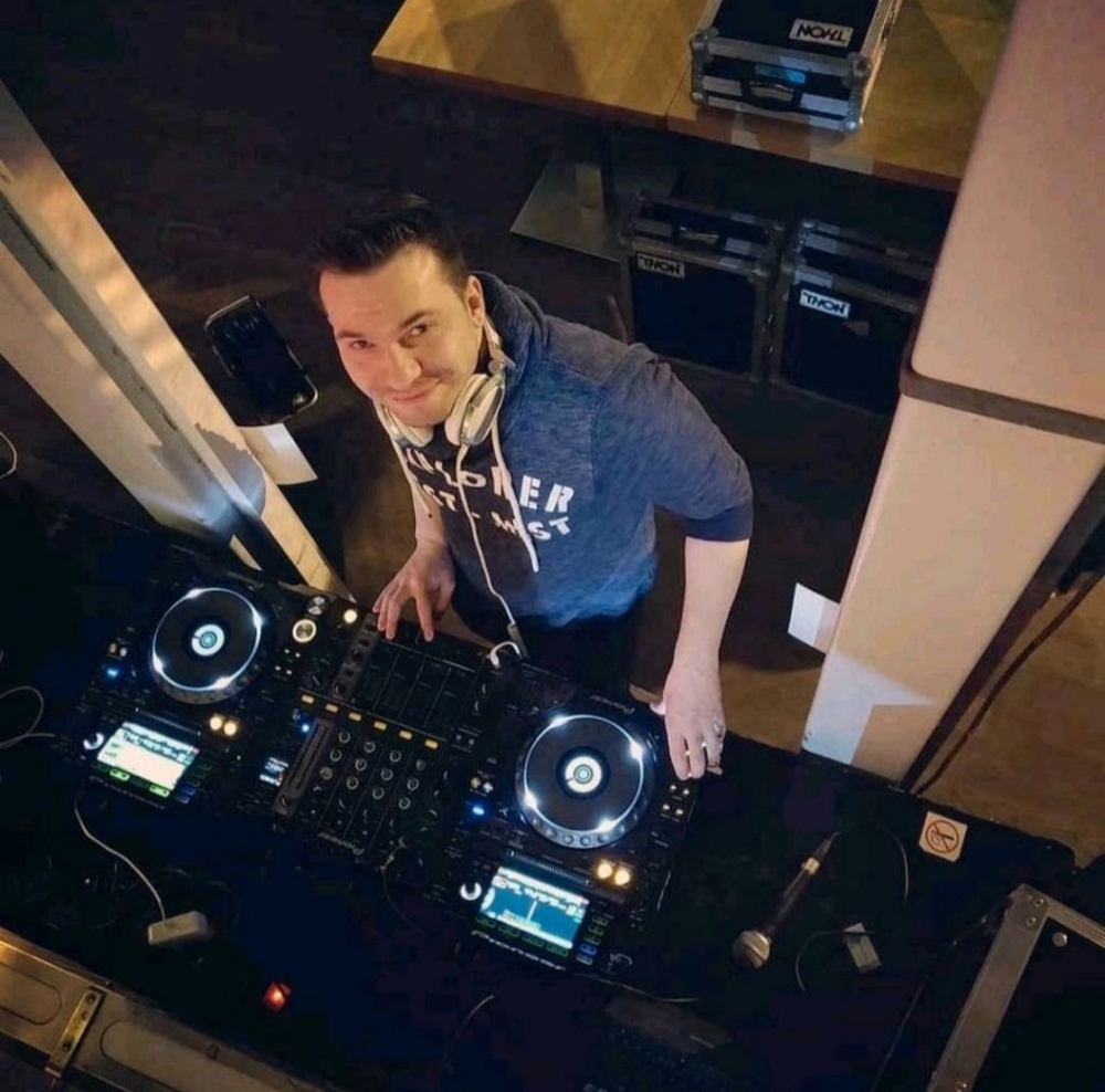 DJ / DJ Gesucht / Latin DJ / Hochzeit DJ