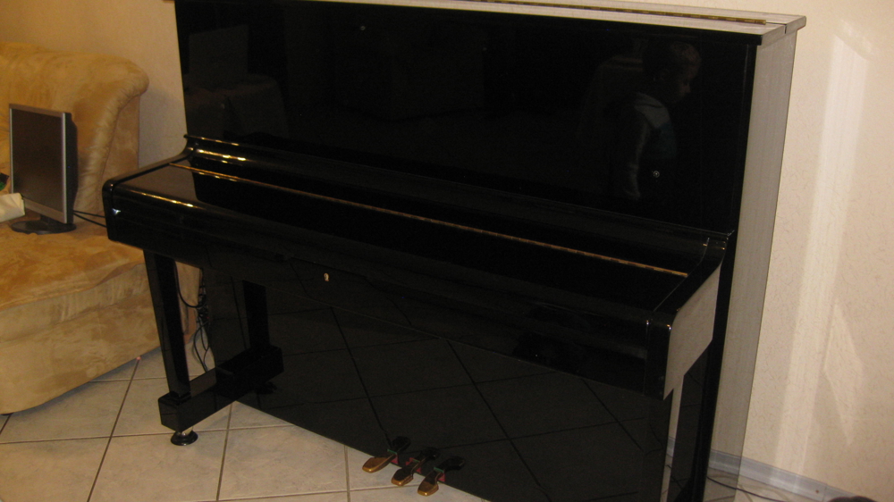 Klavier - Saturn wunderschönes Klavier schwarz polier