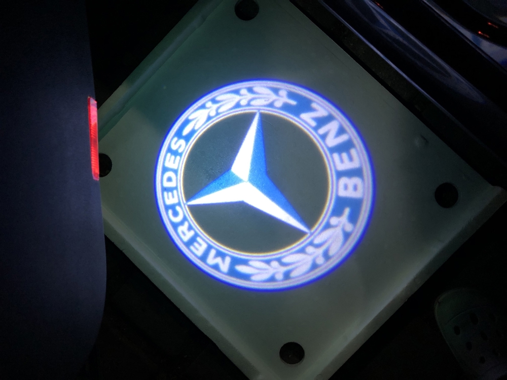 Türbeleuchtung mit Mercedes Logo