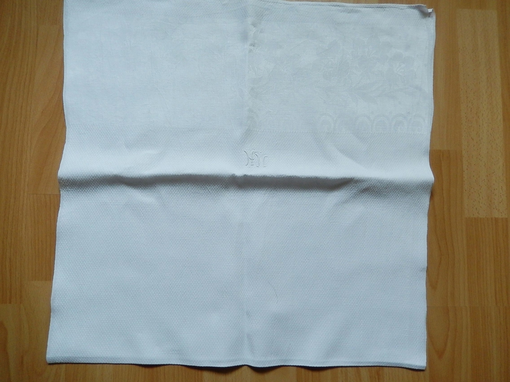Handtuch / Geschirrtuch - alt - weiß mit Stickerei ca. 112 cm x 55 cm
