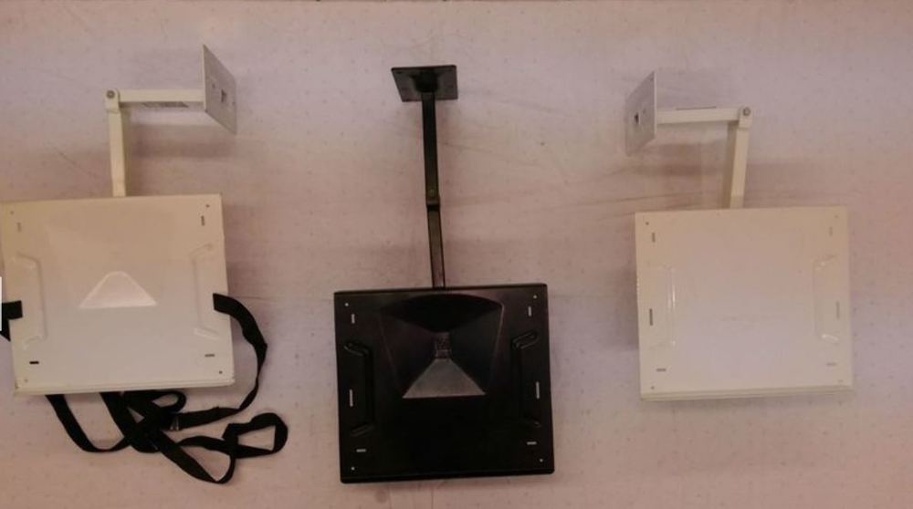 3 Wandkonsolen für TV Geräte und PC Monitore - schwarz und weiss