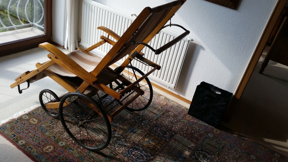 Rollstuhl  Krankenstuhl  Deckchair antik ca 1900
