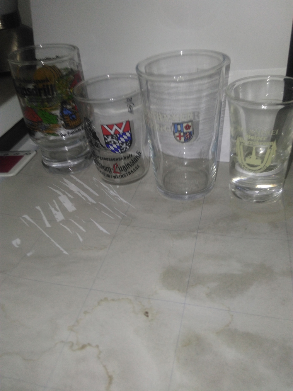 4 alte kleine Gläser Schnapsgläser Andenkenglas Andenken