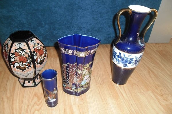 4x Versch. Vase mit Messing/goldener und anderen Ornamenten.