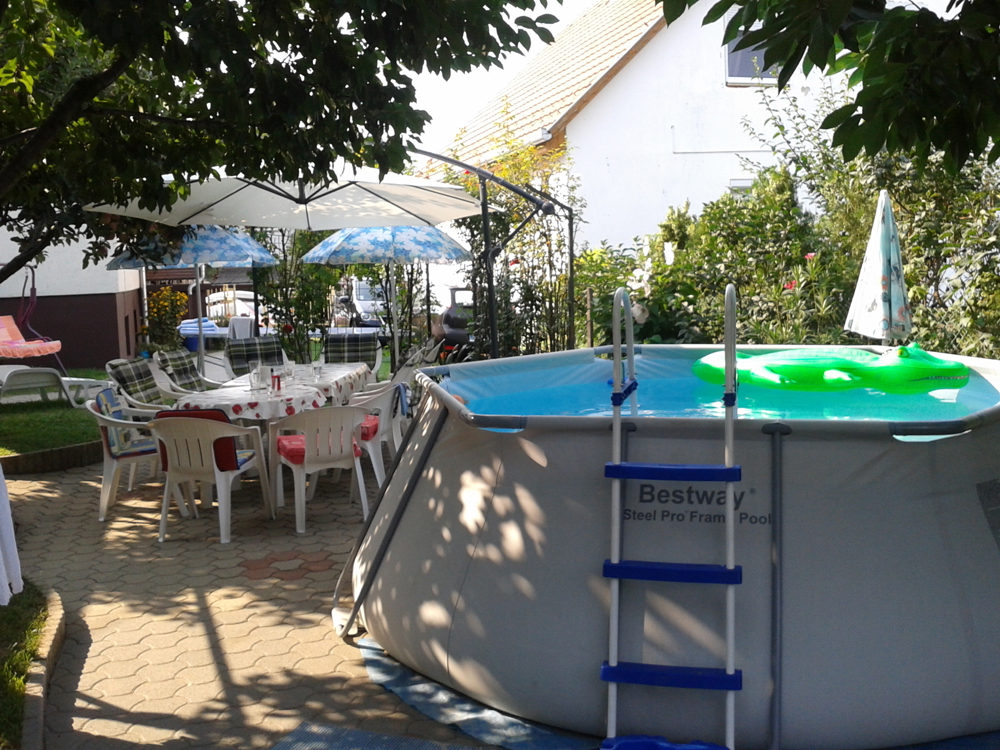 Familienfreundliches Ferienhaus am Balaton für 10-13 Pers. mit Pool, kostenloser Wlan.