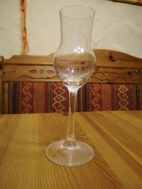 6 neue Grappa-Gläser und 6 Weingläser, je Set 10 EUR;