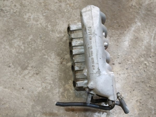 Luftansaugkrümmer. Nr.: VW Audi WWO  