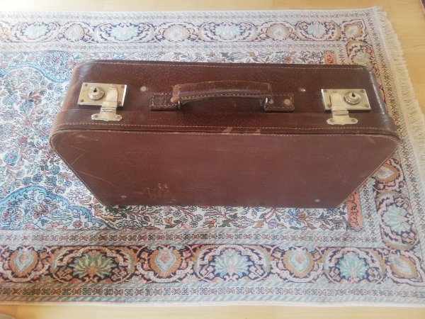Alter, klassischer Lederkoffer - vintage