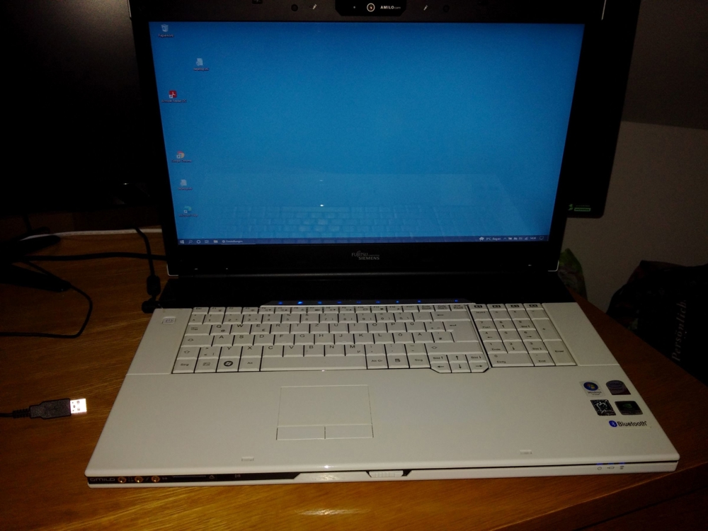 2x FujitsuSiemens Laptop Amilo XI3650 + div. Ersatzteile