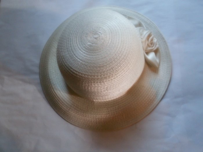 Luxuriöser Eleganter Damen Seidener Hut schön geschmückt, Gr. M 15 EUR VB