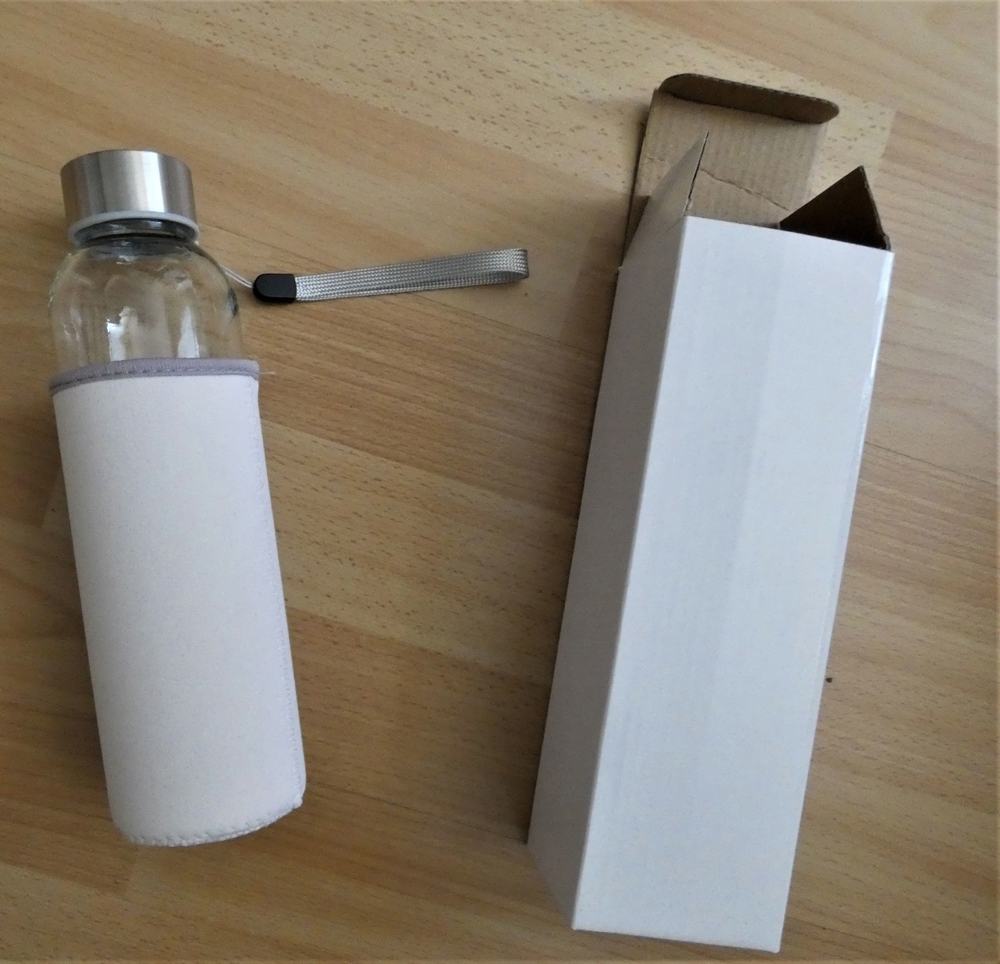 Glas -Trinkflasche (1/2 Liter Inhalt) mit Hülle + Deckel mit Halterung / NEU in Originalkarton