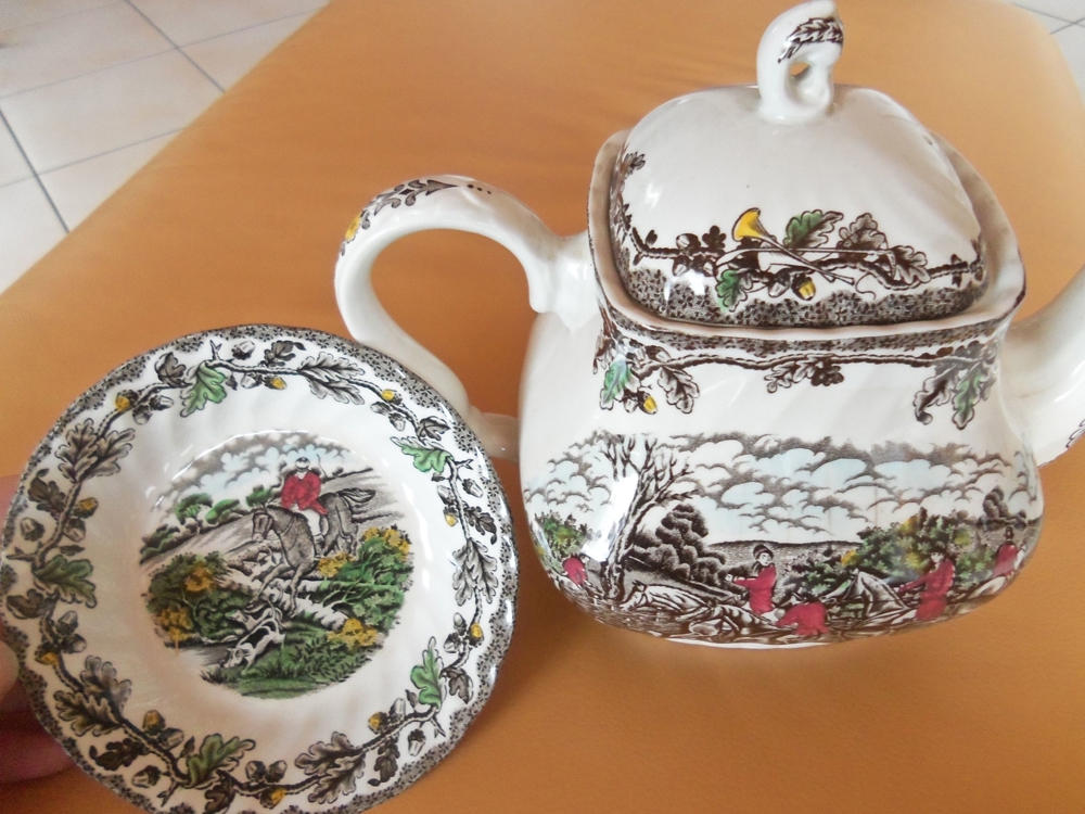 schöne Keramik Teekanne + Schale