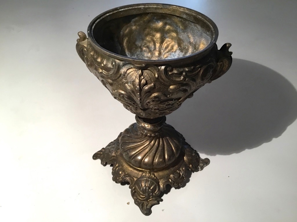 Dekorativer Bronze-Pokal, Antik, gepunzt, Gebrauchspuren