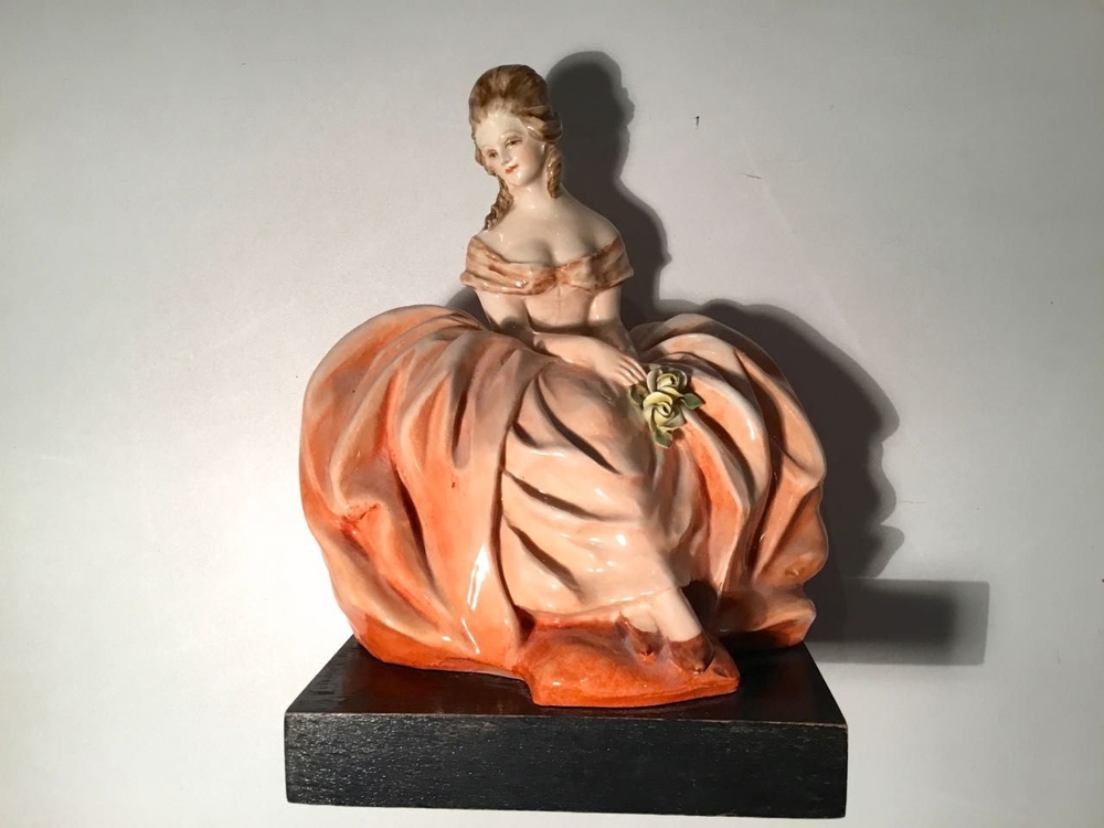 Keramikfigur "Frau sitzend", G. Cacciapuoti, Made in Italy