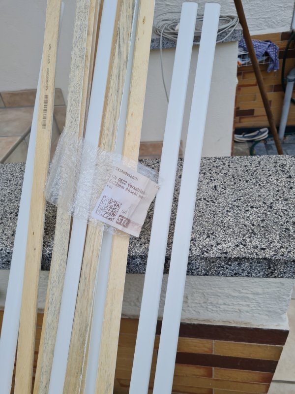 20 Stü. weiße 2 m Vorsetz - Holzsockelleisten 6x22mm