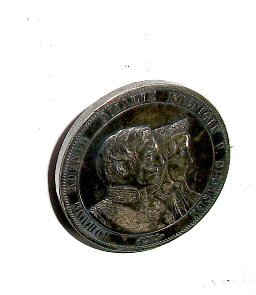 .Antike Silbermünze als Brosche