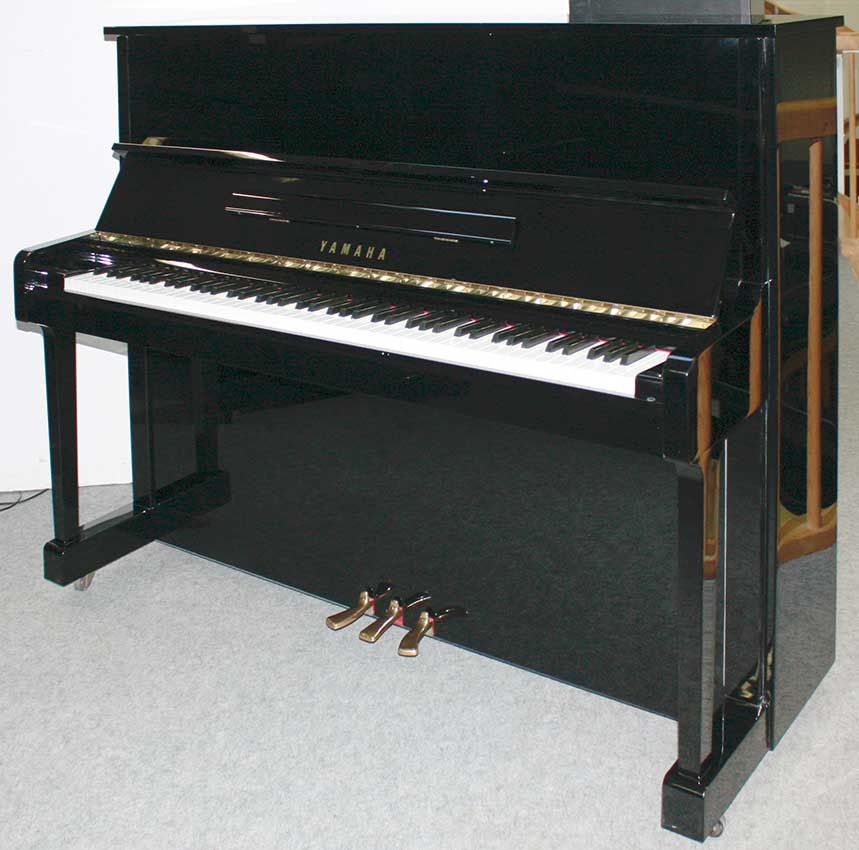 Klavier Yamaha U10BL, 121 cm, schwarz poliert, Nr. 4438276, 5 Jahre Garantie