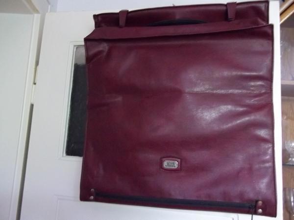 Kleider-Bag; Weiches-Leder; italienisches Design COLLEZIONE *BORSE* SUCCESSO bordeaux kirschfarbig;