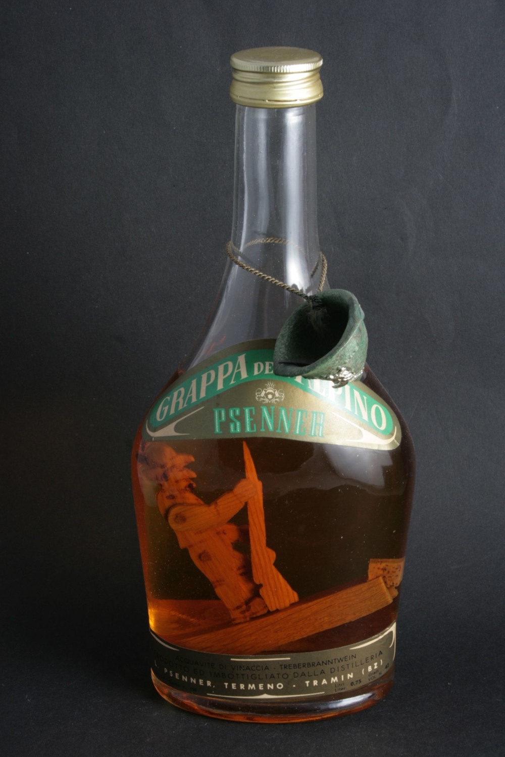 Sammlungsauflösung von außergewöhnlichen "Flaschen" Holzfigur in der Flasche