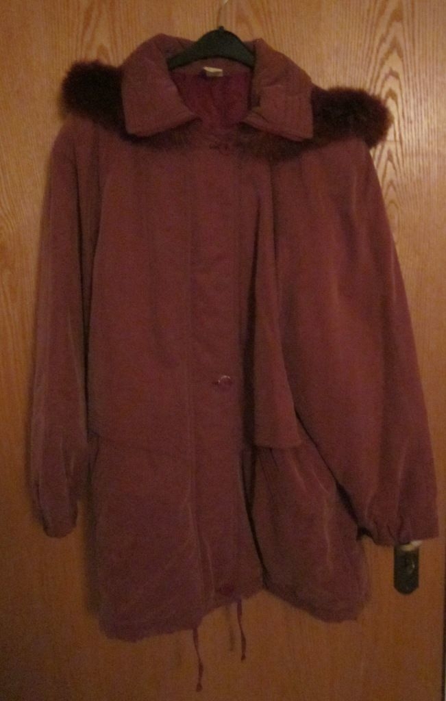 Gr. 44: Winter-Jacke mit Fell-Kapuze, wenig getragen