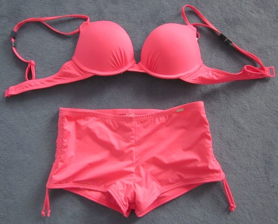 Gr. 70B 36: Bikini, pink, "TRIUMPH", nur 2x getragen + pinkf. Pareo + Gr. S: Bikini, schwarz, "C&A"