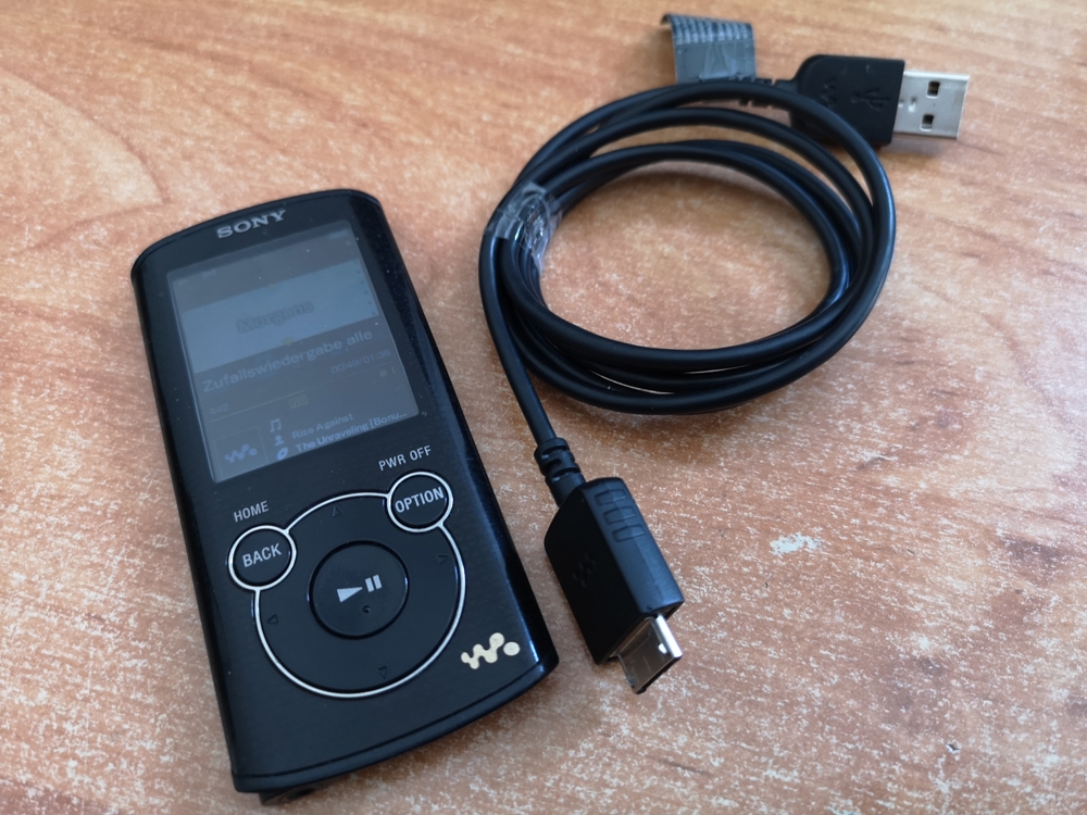 Sony Walkman NWZ-E463 4GB Media Player mit WMA Kabel