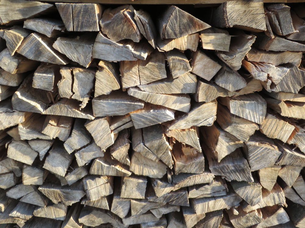 Brennholz zu verkaufen, Buche, Kiefer und Fichte, Lärche, trocken gelagert