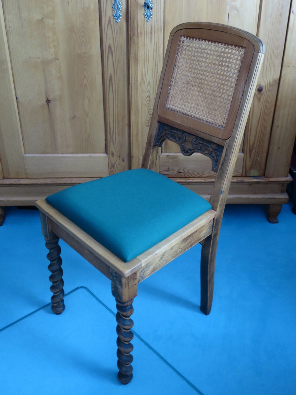 Antiker Stuhl, Klassischer Stuhl, Eichenholz-Gewebestuhl, handgeschnitzte Korkenzieherbeine