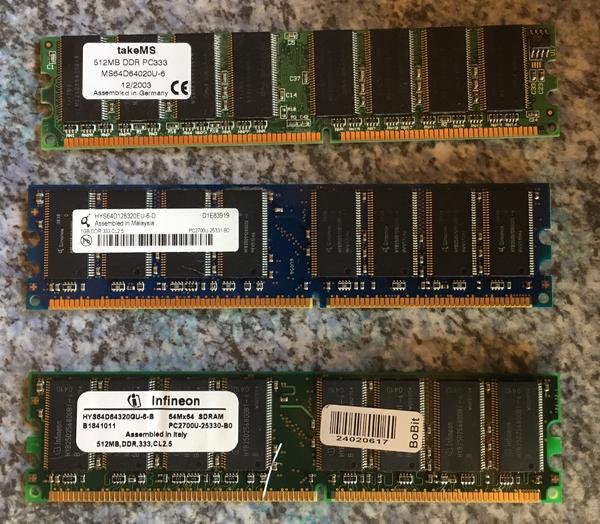 3 x Marken PC Arbeitsspeicher SDRAM-DDR, 2 x 512 MB + 1 x 1GB, wenig benutzt, neuwertig, 1A