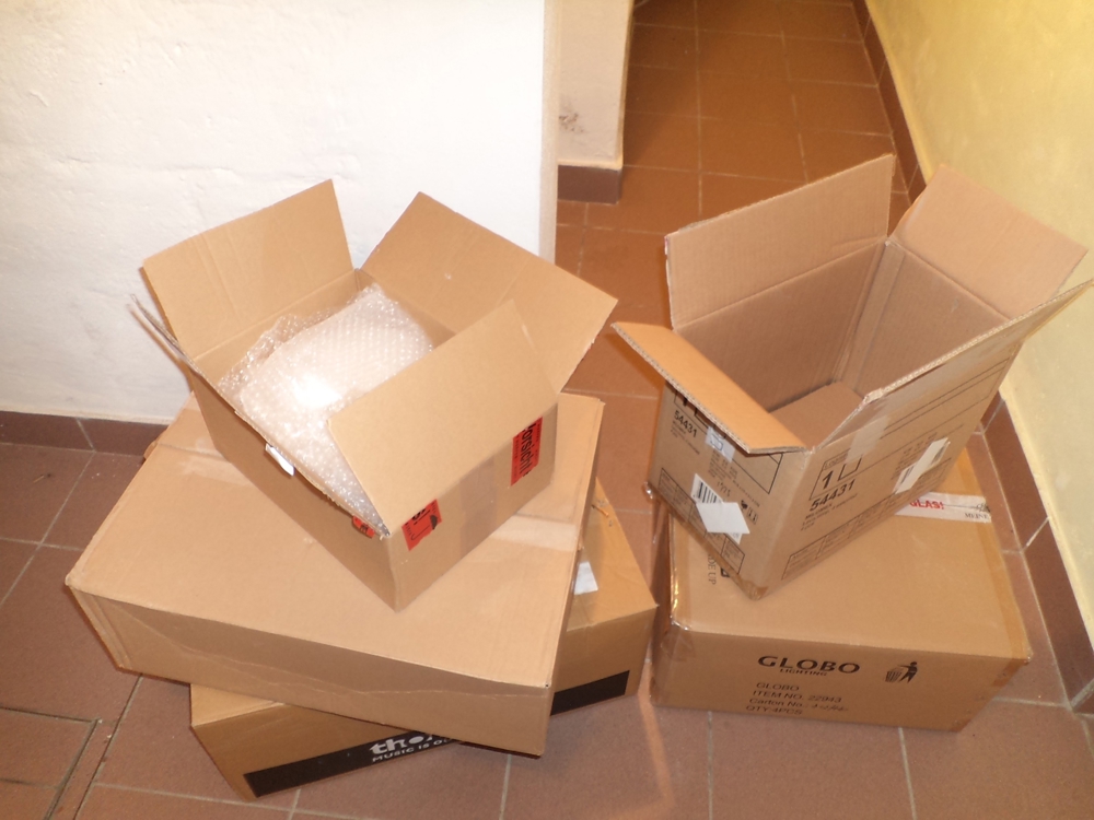 50 kleinere und mittlere Kartons, viele Größen, für Versand, Lagerung etc..., 1a Zustand, neuwertig