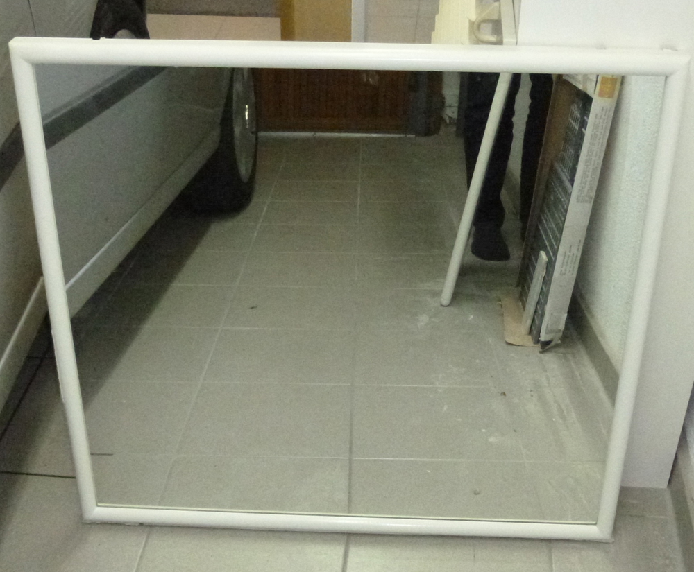 KAMA Möbelwerk Badezimmer großer Spiegel 76 x 67 cm Rahmen weiß 80 x 72 cm Aufhängung