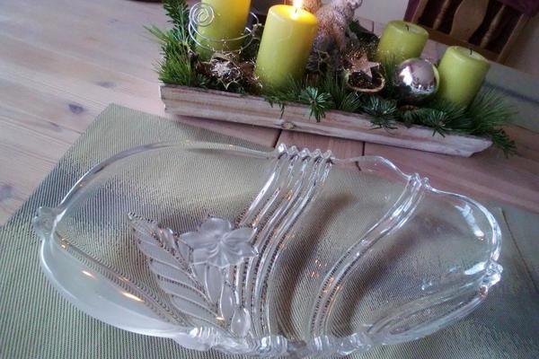 Schönes Geschenk: Edle Glasschale / Kuchenplatte, Blumendekor z. T. satiniert