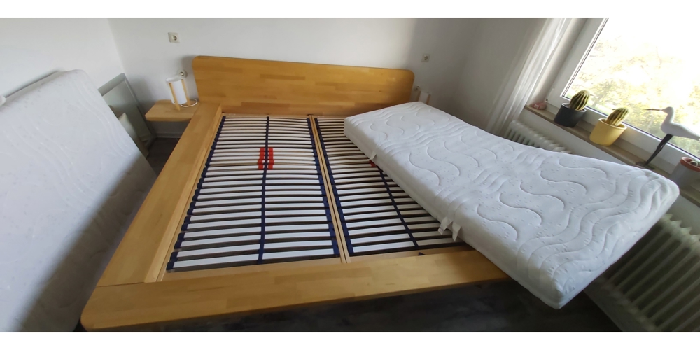 Doppelbett massiv mit Latten-Rost und neuen Matratzen (3 Monate) Gästebett