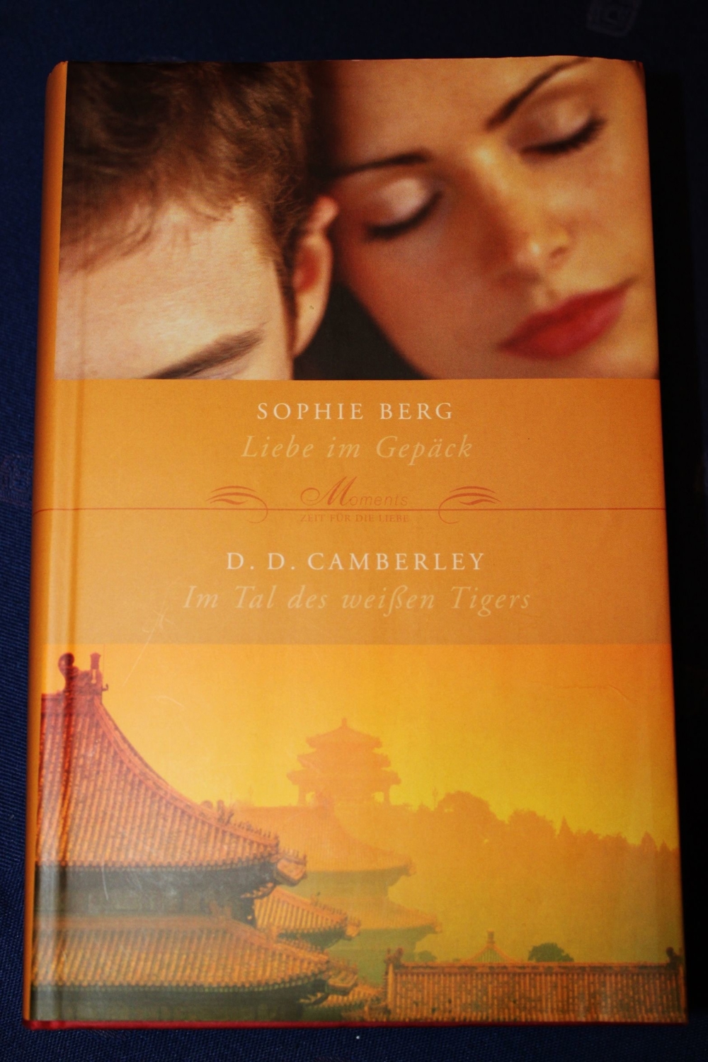 Liebe im Gepäck v. Sophie Berg / Im Tal des weißen Tigers v. Camberley