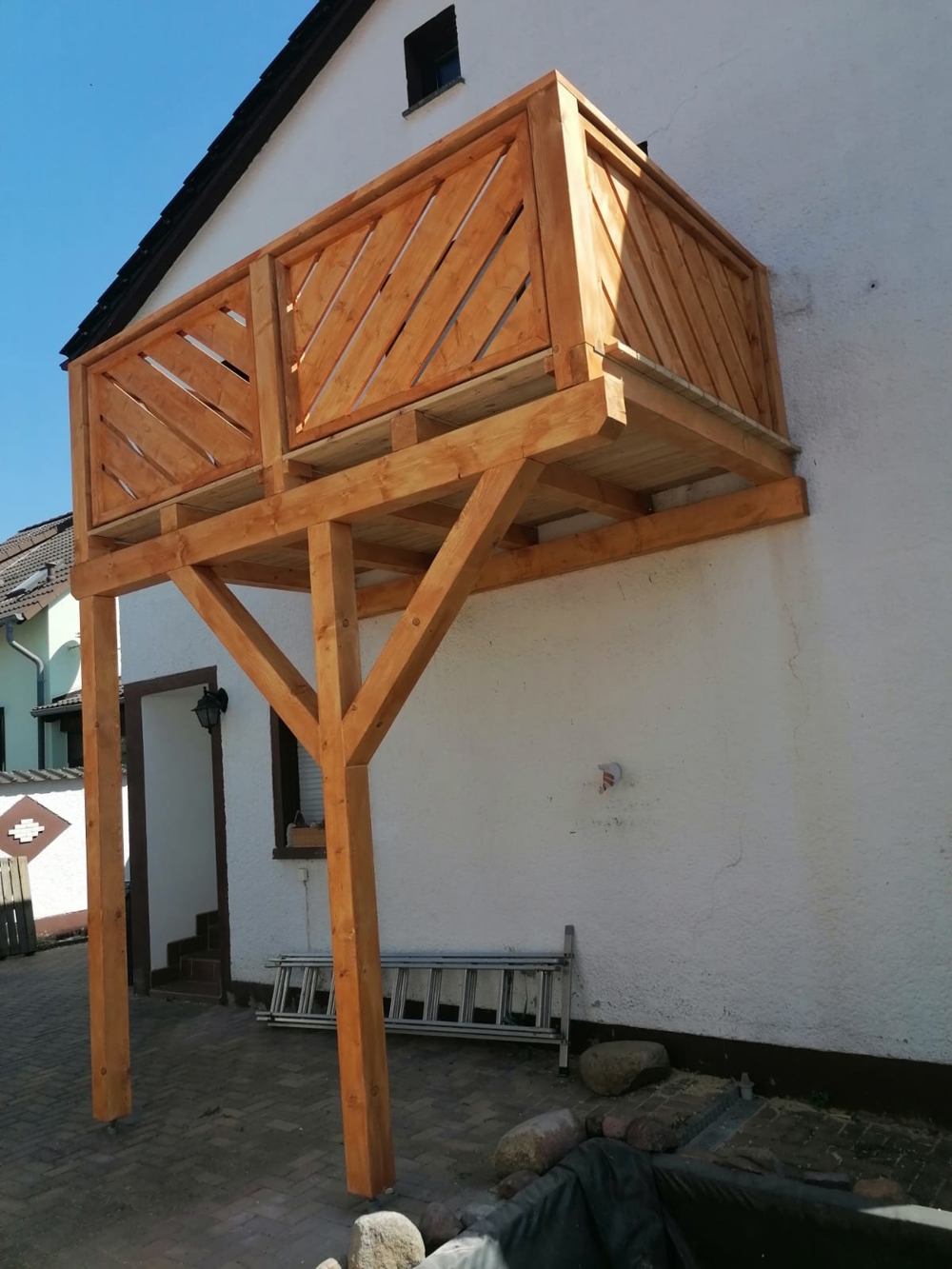 Zimmermann Holzarbeiten Überdachung Carports Pavillons Fenster Anstrich Tore Rollos