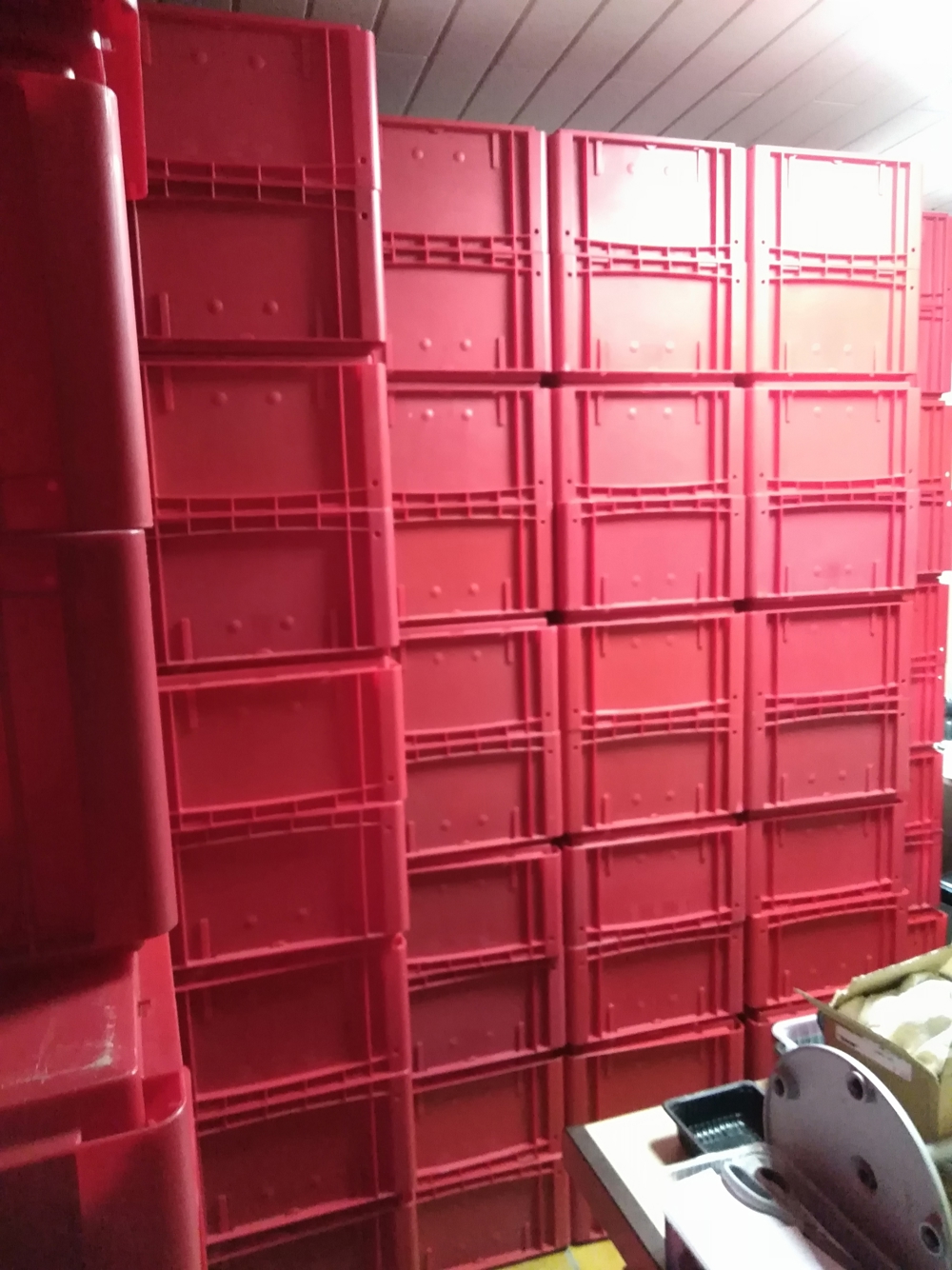 Bito Kunststoffkästen XL 43224 , rot , mit stirnseitiger Entnahmeöffnung