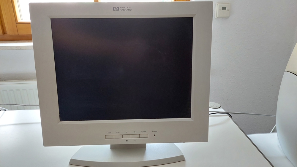 HP Flachbildschirm Bildschirm PC Monitor 15 Zoll