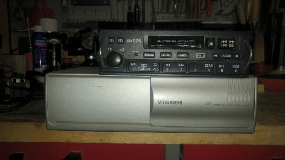 org. Mitsubishi Autoradio mit Cassette und 10erCD Wechsler