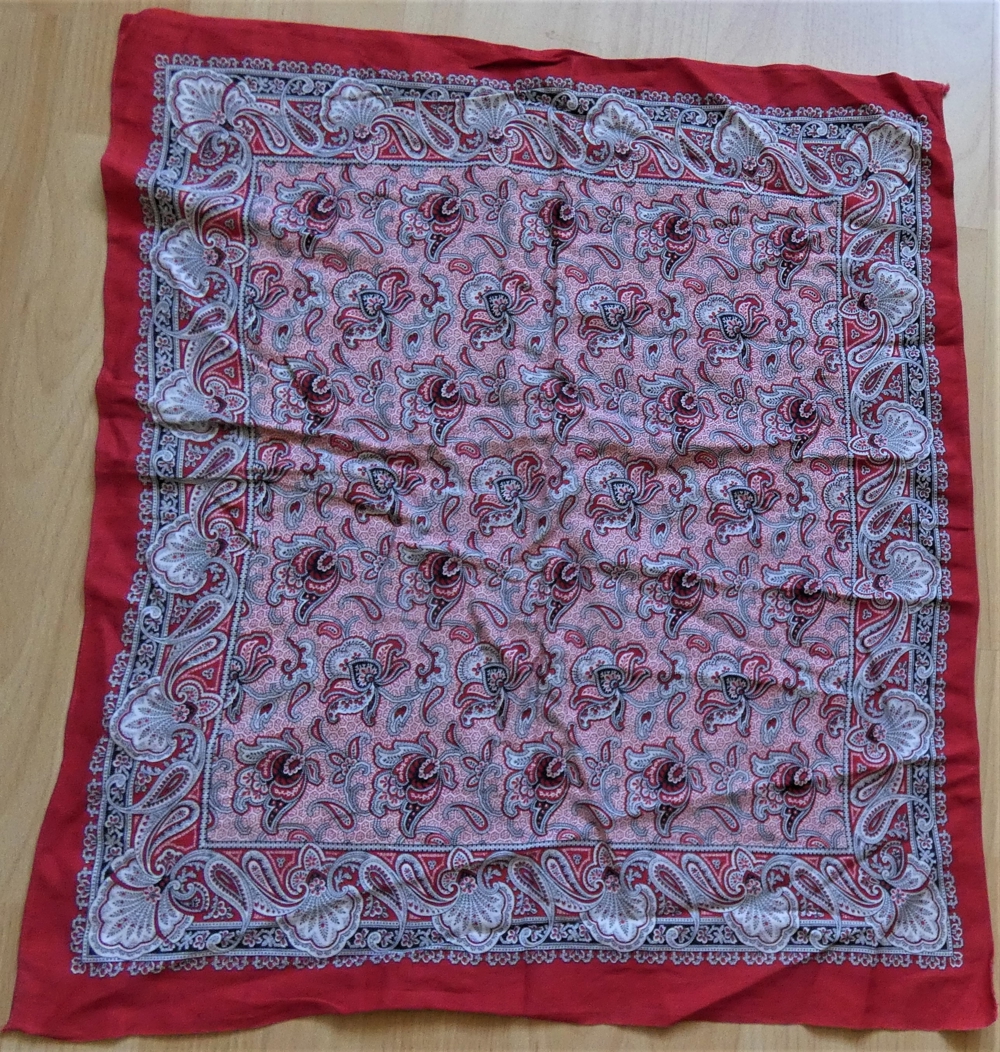 Tuch / Bikertuch rot mit Muster ca. 60 x 53 cm