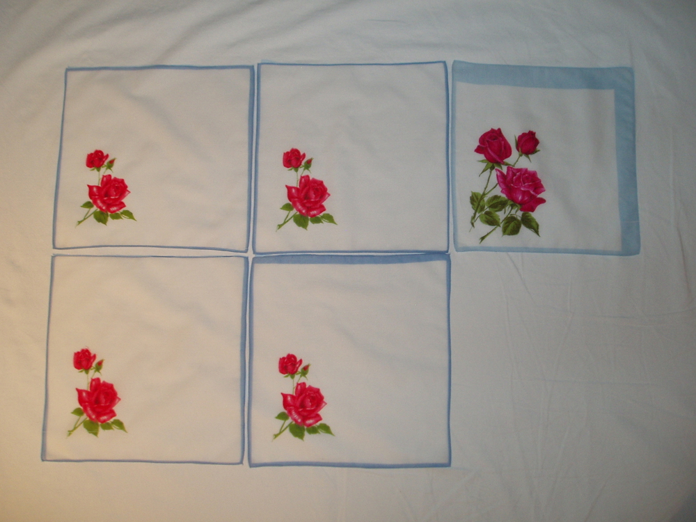 5 Taschentücher (bzw. Einstecktücher) aus Stoff für Damen, mit wunderschönen Rosenmotiven