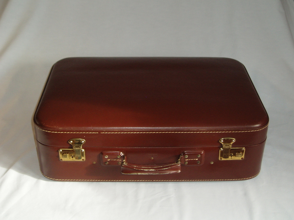 Koffer aus Leder von 1962, rotbraun, knapp 40 Liter Nutzvolumen