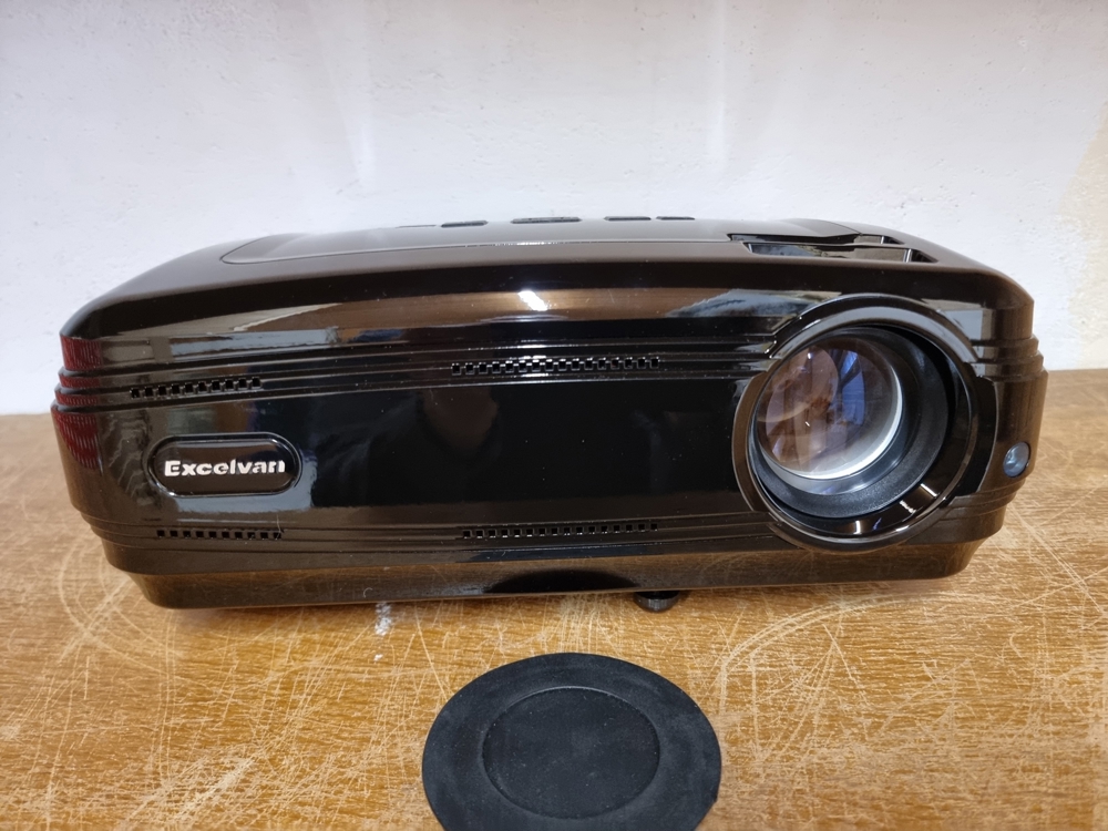 Excelvan HD projector + Soundsystem Auna FS23 2.1